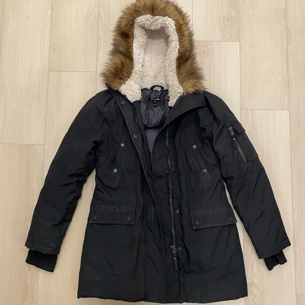 AQUA Bloomingdales winter coat size medium. Color black with light wear
